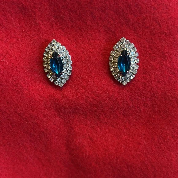 Women’s Beautiful Vintage Pierced DressyButton Bejeweled around Aqua Blue Stone - Picture 2 of 5